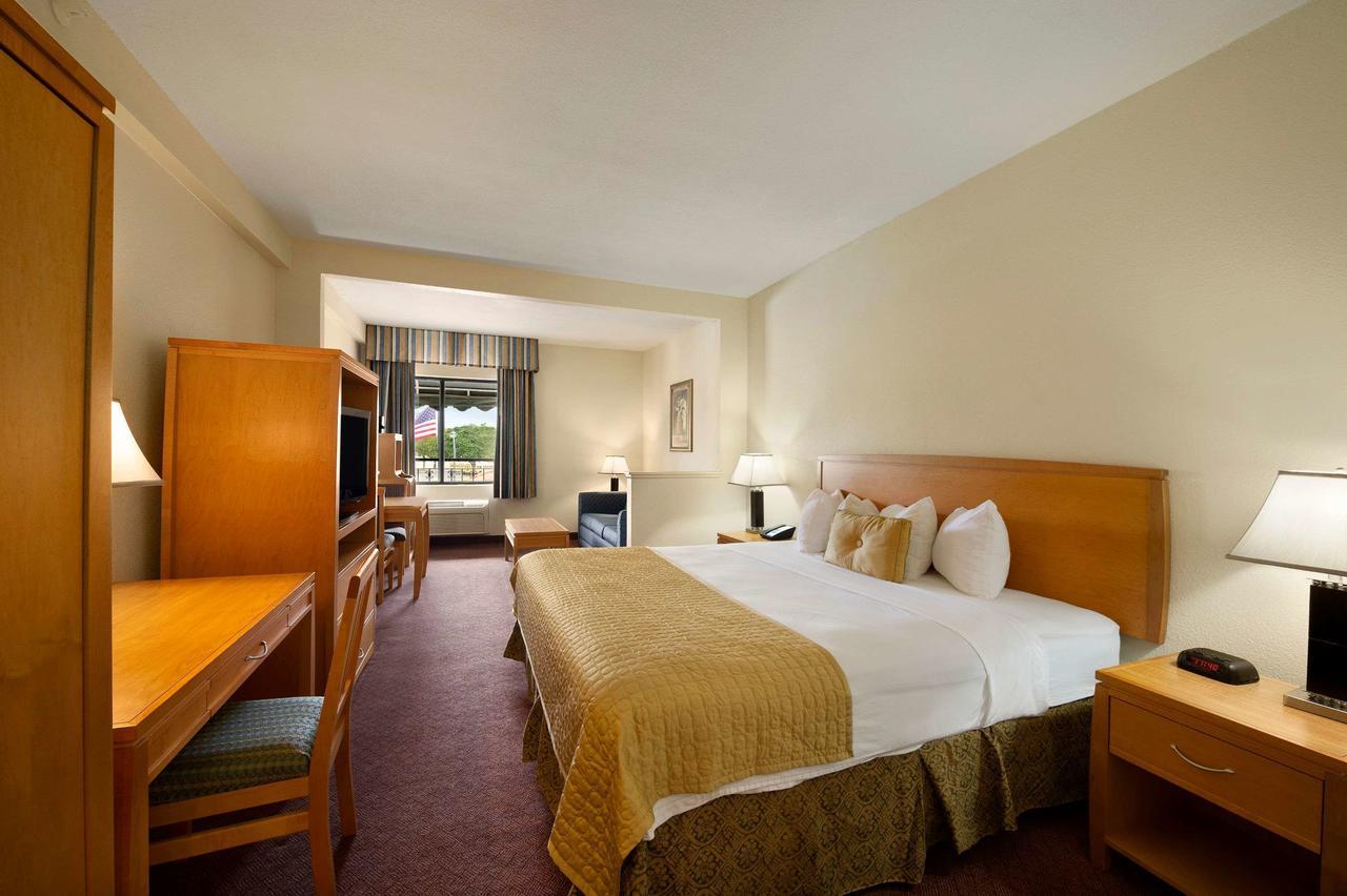Ramada By Wyndham Kissimmee Downtown Hotel Kültér fotó